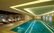 游泳池-酒店设有长25米，宽8米的28℃恒温泳池。