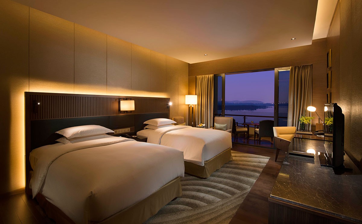 武汉光谷希尔顿酒店豪华湖景房   双床