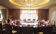 御玺中餐厅，拥有24个包厢，286个餐位，主理嘉兴本帮菜杭帮菜以及粤菜。