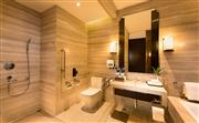 无障碍房浴室-方便人性化的设计，更方便舒适的入住体验。