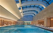 5层室内泳池水温恒定舒适，带来舒适的畅泳游弋空间