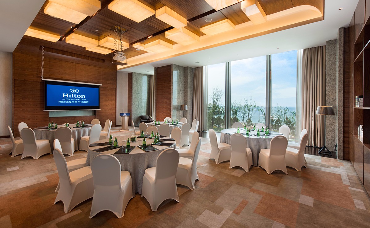 会议室-圆桌摆台,享180度海景