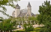 张裕卡斯特酒庄，集葡萄酒酿造、旅游观光、休闲娱乐多功能于一体的现代化酒庄
