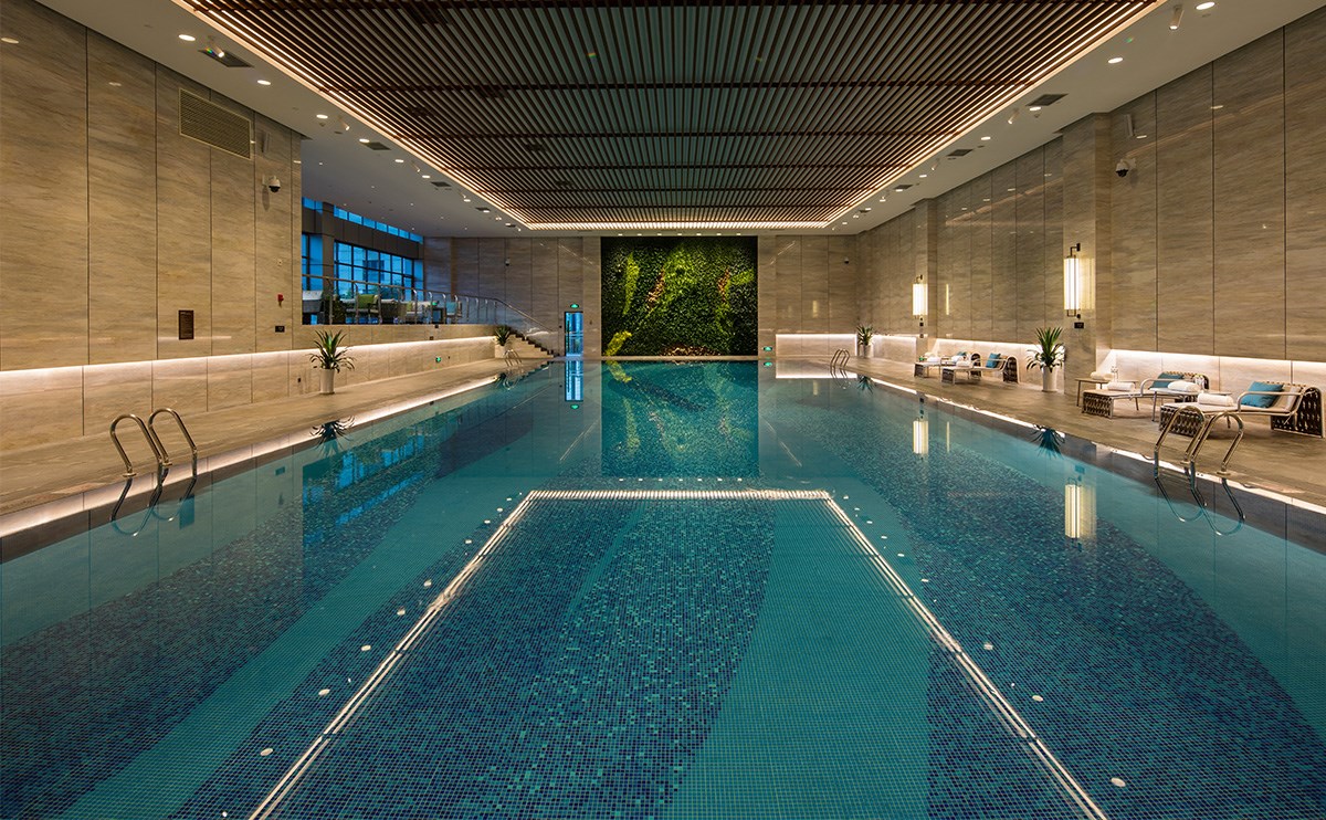 六楼健身中心-300m²室内恒温游泳池