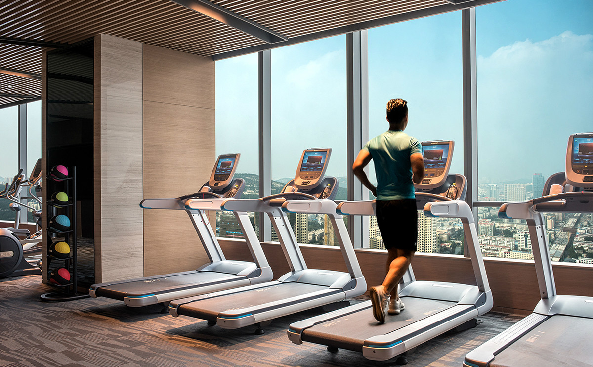 健身中心-云景健身中心位于33層-濟南魯能希爾頓酒店及公寓