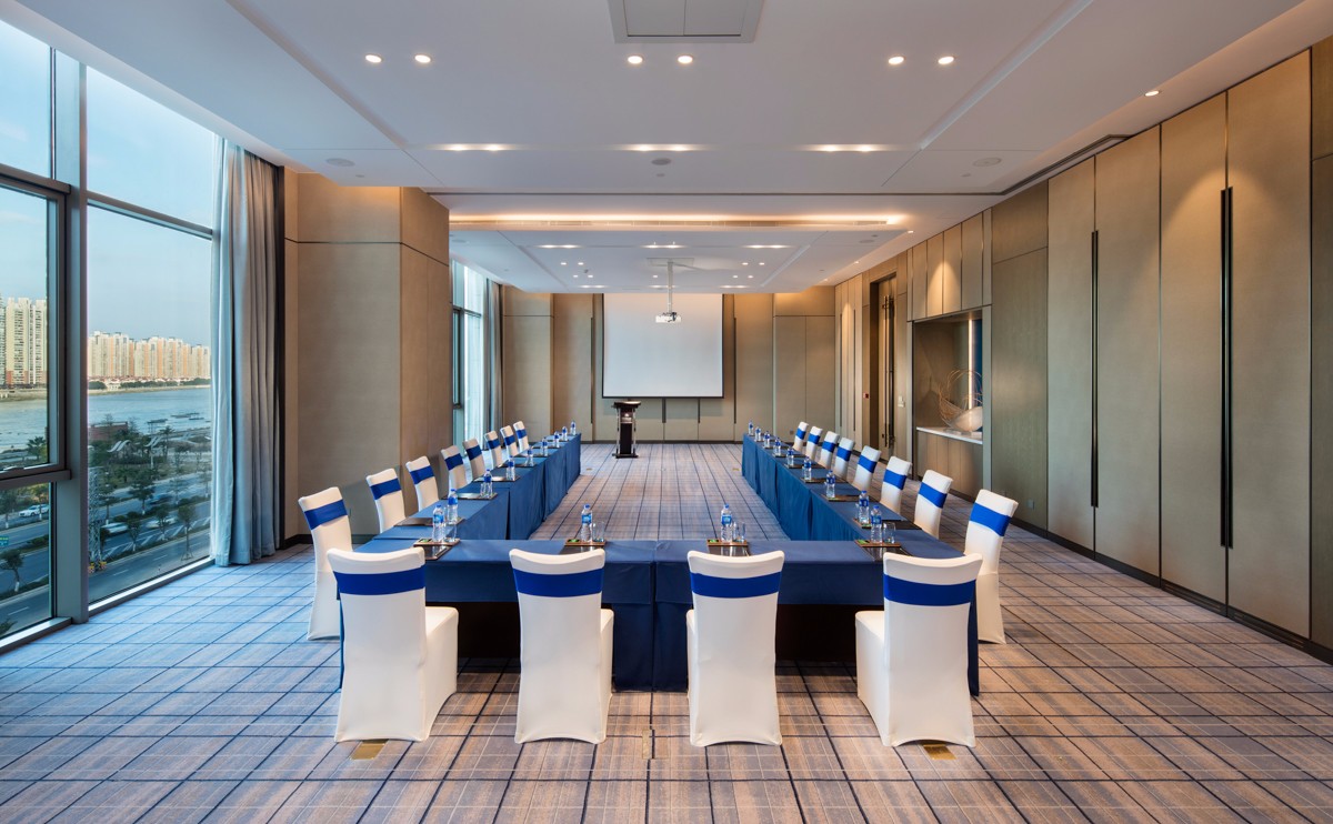 可饱览江景的会议室-u型