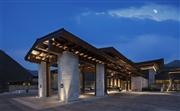 背靠安宁祥和的中查沟大型藏文化山地体验旅游度假区，宁静悠远，遗世独立。