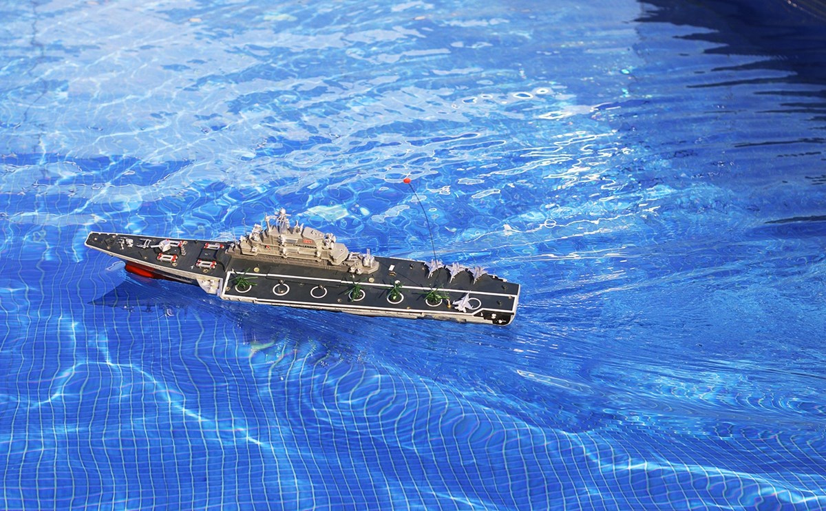 水上遥控军舰