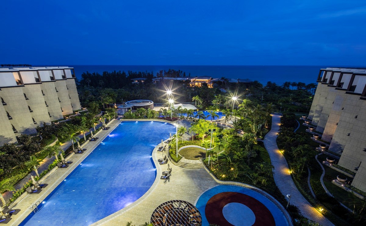 户外泳池夜景,坐拥绝美淇水湾景色