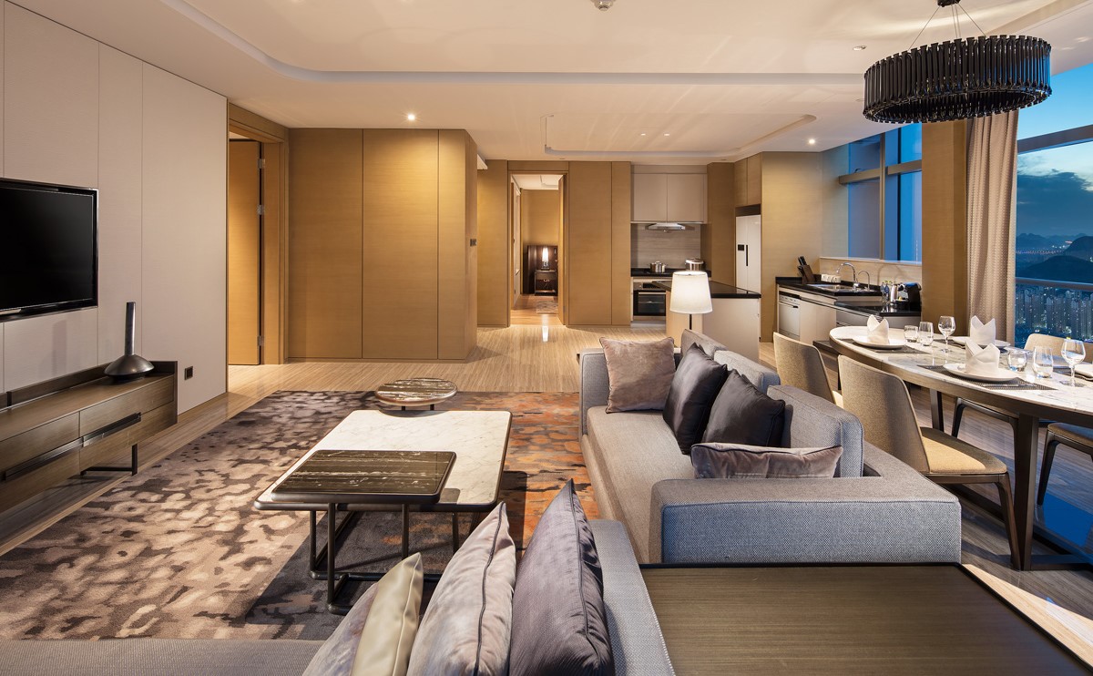 三室一厅公寓套房起居室,您可在此与亲朋好友共度温馨愉悦休憩时光