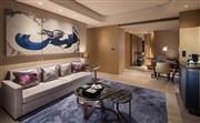 希爾頓套房起居室，為您打造休閑娛樂舒適空間-濟南魯能希爾頓酒店及公寓