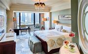 豪雅臨江客房- 擁有50平方米空間的豪雅臨江客房，配有全套豪華設施。