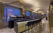 Cloud9 屋顶酒吧 可欣赏世博会未来主义场馆壮丽景观的屋顶酒吧