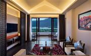 希尔顿景观套房客厅，绝美的雅鲁藏布江景色。