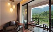 希尔顿景观房休闲区，可与朋友/亲人共赏喜马拉雅山脉景色。