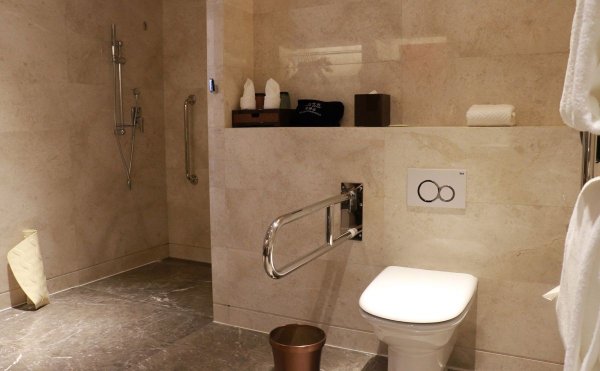 林芝工布庄园希尔顿酒店无障碍房间卫浴配备扶手