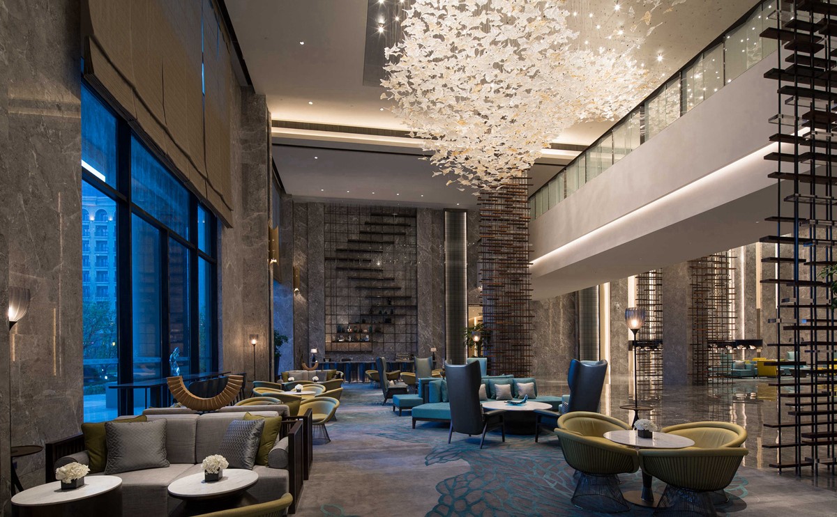 大堂吧位于酒店一层,是您商务会晤或静享悠然时光的理想去处.