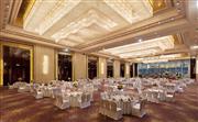 里程宫宴会厅 - 婚宴摆台，1688平方米的无柱大宴会厅可同时容纳1000余位宾客