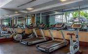 位于酒店 7 楼的 24/7 健身中心保持您的健身日常，俯瞰泳池美景。
