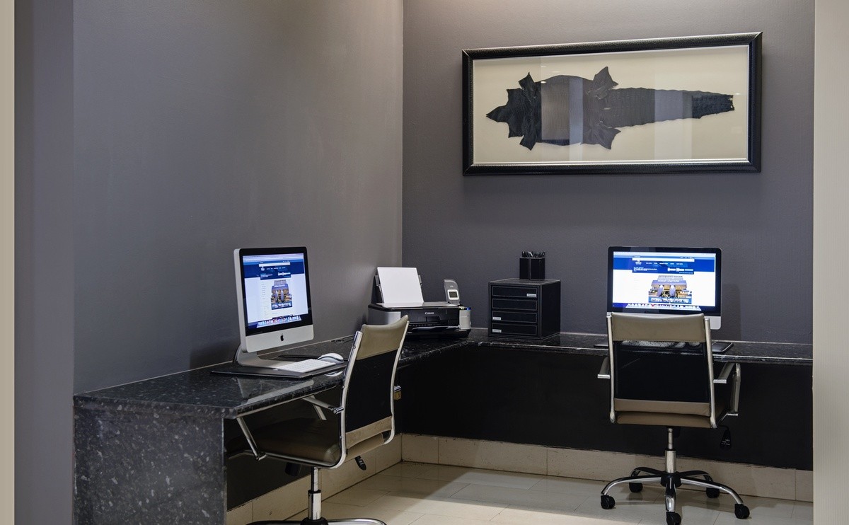 达尔文希尔顿酒店的所有宾客均可免费使用 24 小时商务中心保持联络.