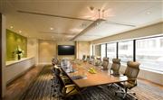 悉尼希尔顿酒店的多功能会议室提供宽敞的前厅、充足的自然采光和先进的技术设备。