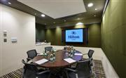 酒店一层商务中心设有多间会议室，适合举办小型会议。