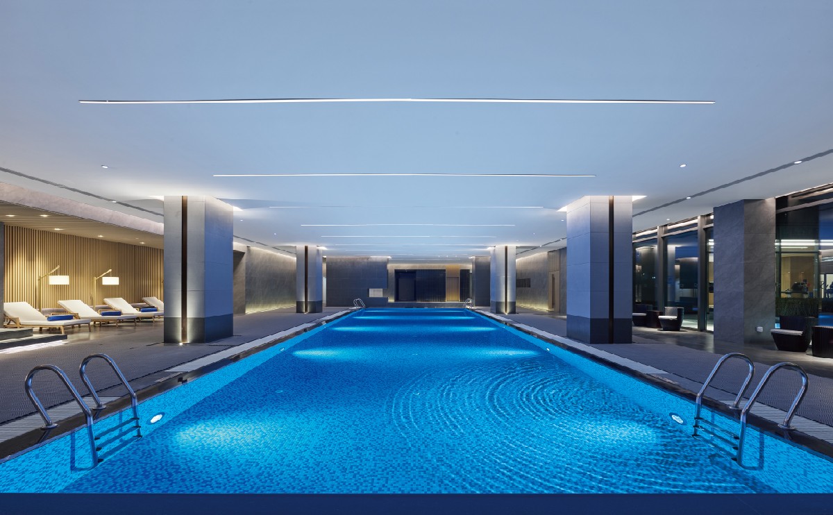 室内恒温泳池为旅居生活添加更多活力-北京八达岭希尔顿逸林酒店