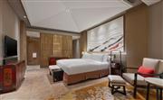 55平方米的至尊客房将藏族羌族元素融入到客房设计和服务体验中。