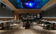 SKY2989星空吧_位于酒店頂層，可欣賞珠澳壯闊美景，吧內供應格式雞尾酒、葡萄酒、烈酒及下午茶套餐