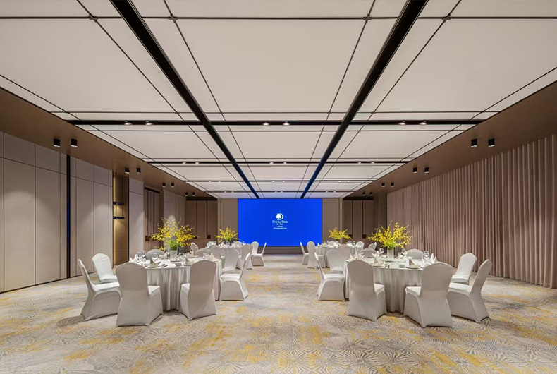 空间灵活布局合理，为宴会需求提供更多选择